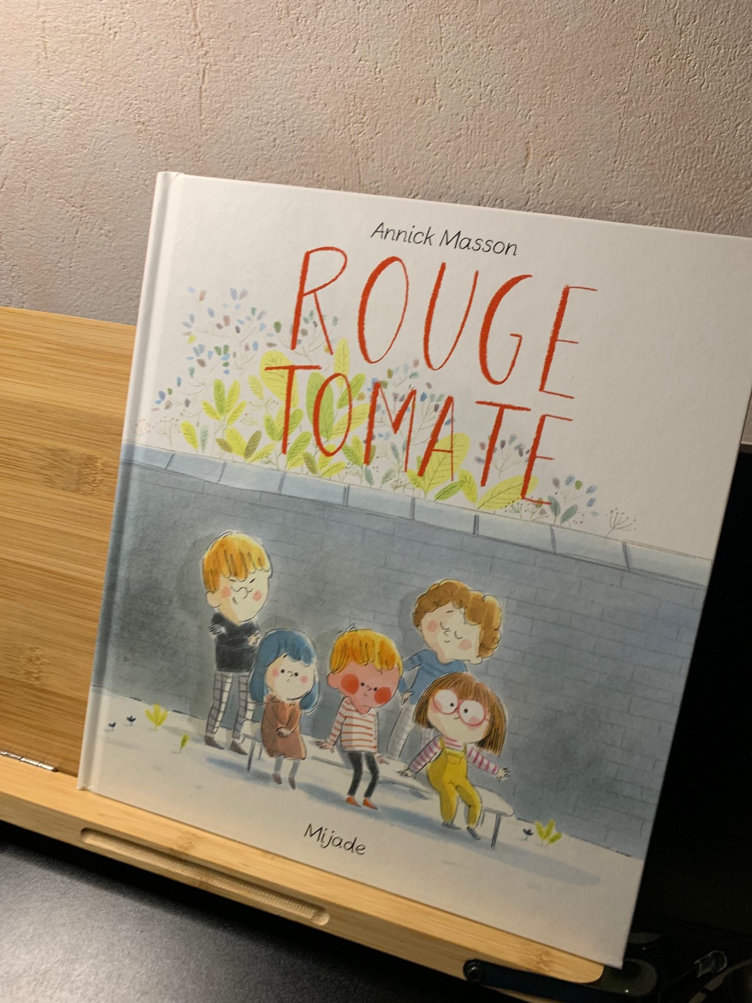 Rouge tomate : une histoire pour lutter contre le harcèlement et développer la confiance en soi des enfants